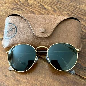 NEVER WORN RayBan round metal sunglasses with gold frame, black lens (polarized)
